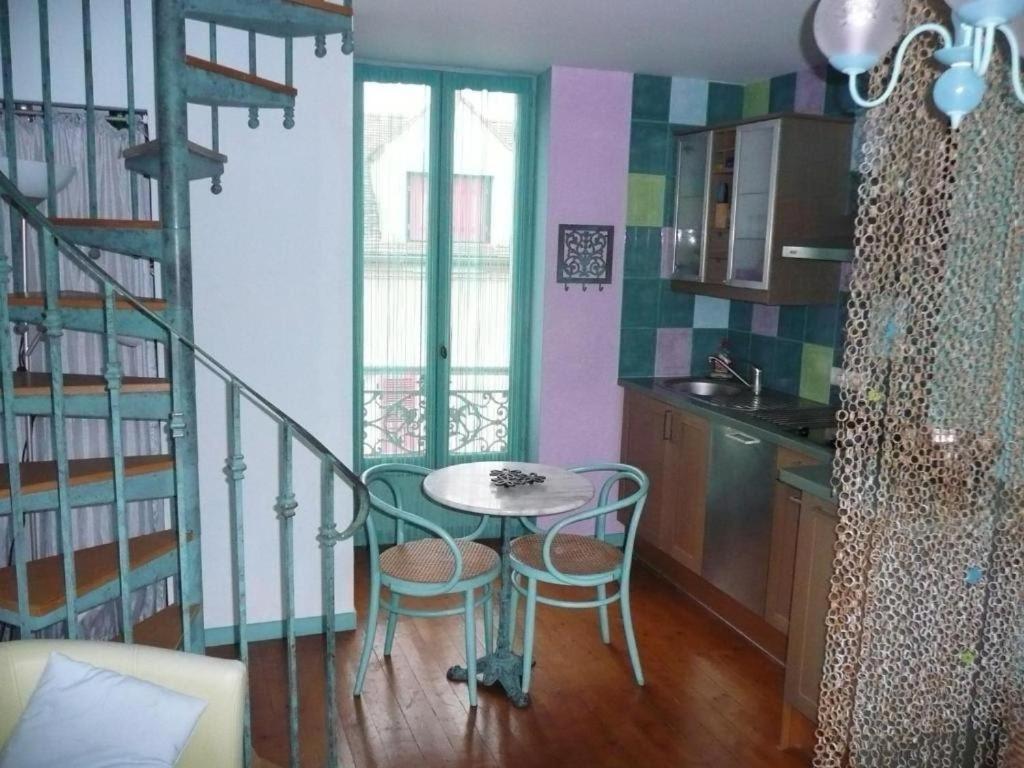 Gite Milly - 2 Studios En Coeur De Ville Bagian luar foto