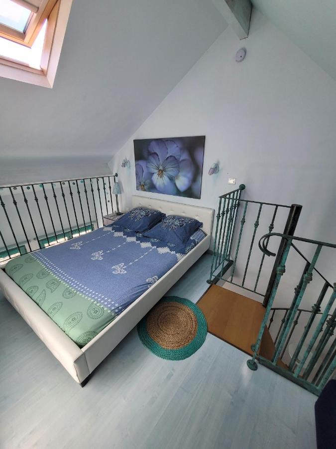 Gite Milly - 2 Studios En Coeur De Ville Bagian luar foto